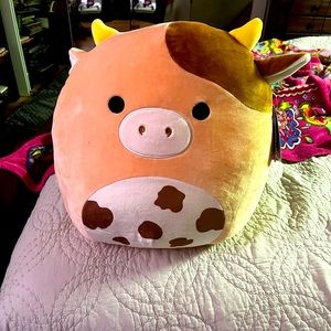 A 14 inches squishmallow Ms. Nightingale 🐮 🐄🧡🤍🖤🤎